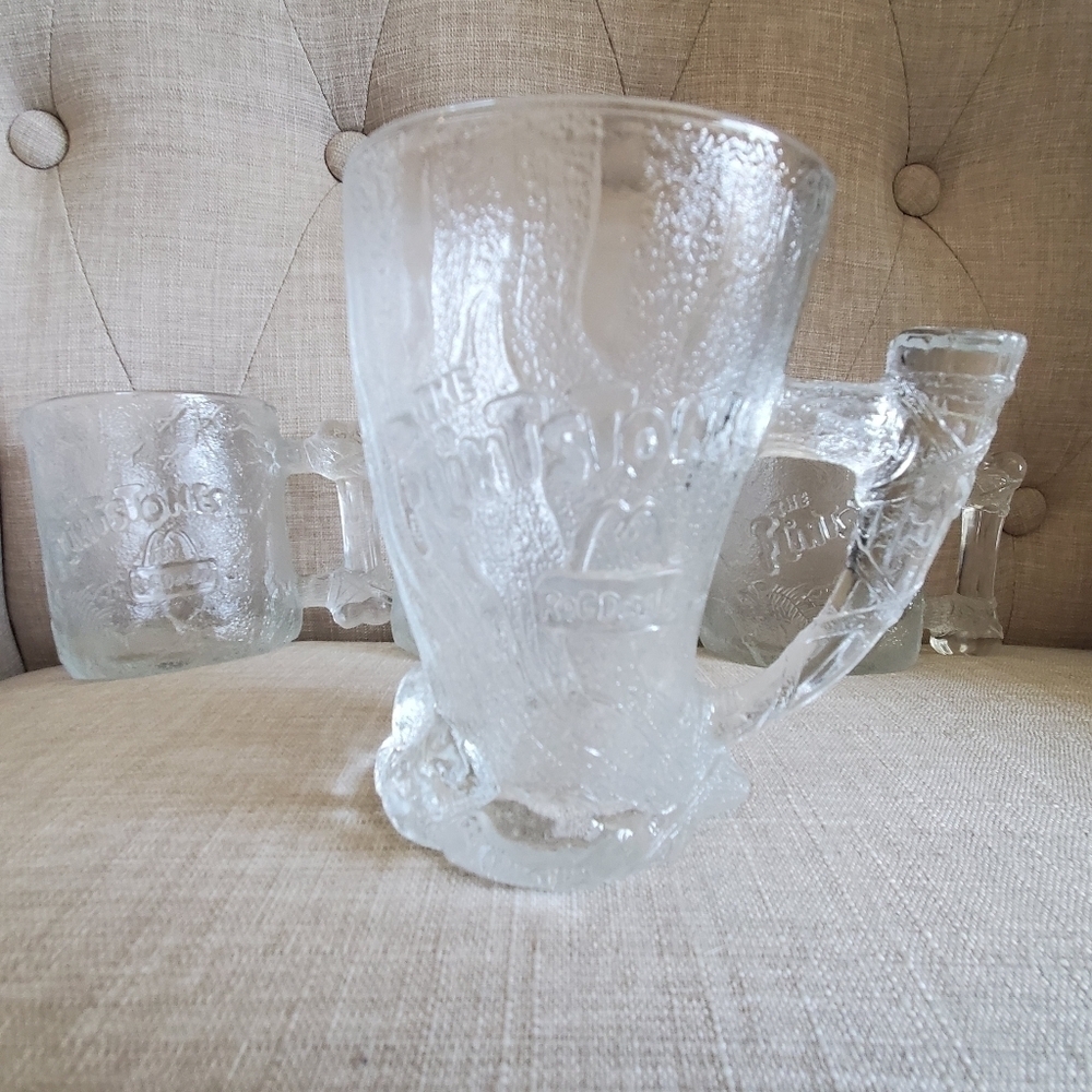 McDonald's Flintstone set of 4 glasses 1993. Rare collectable.